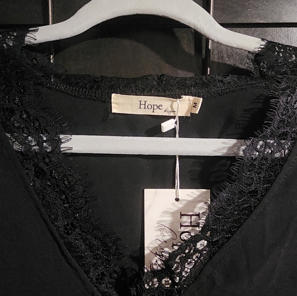 Black Solid Sleeveless Button Down Relaxed Top Vest - Picture 2 of 4